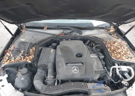 2016 Mercedes-Benz C 300 4Matic z USA, uszkodzony, nr VIN 55SWF4KB3GU139063